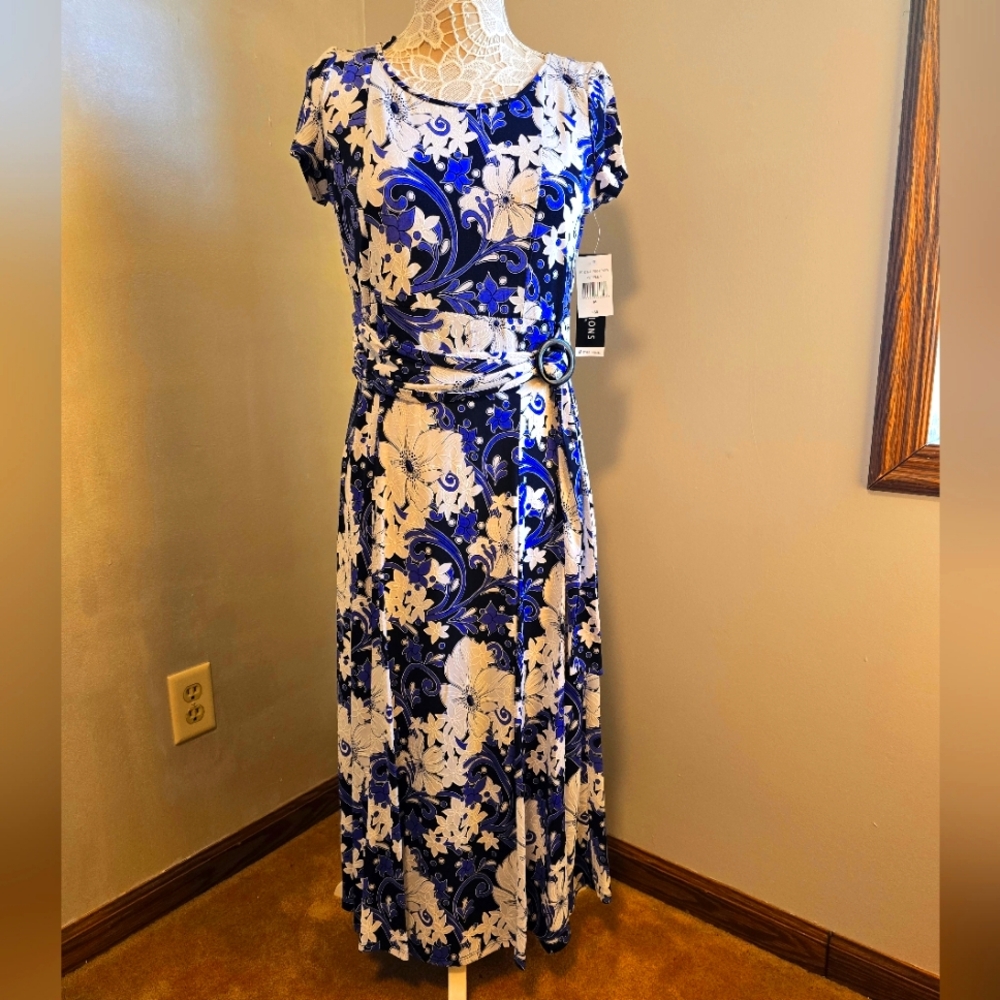 Women's Dress NEW IN TAGS Size M